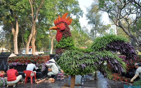 Hà Nội: Dựng hơn 20 con vật khổng lồ bằng cây xanh đón Xuân Đinh Đậu