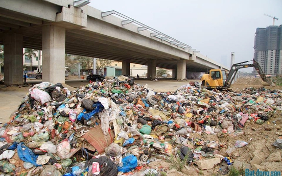 Hà Nội: Đổ trộm rác thải, Công ty Minh Quân có thể bị cắt hợp đồng