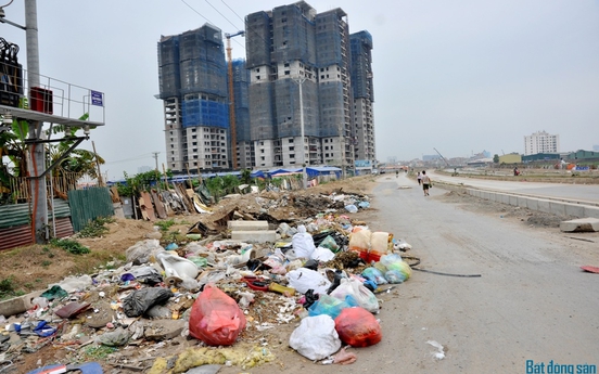 Hà Nội: Tiếp tục xuất hiện “núi” rác  trên đường Trần Hữu Dực kéo dài