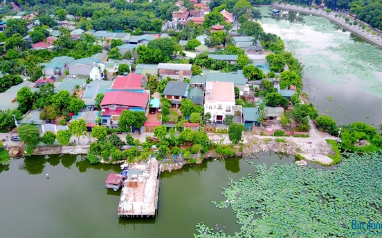 Hà Nội: Cận cảnh biệt thự, nhà hàng "mọc" trái phép ở hồ Đầm Trị