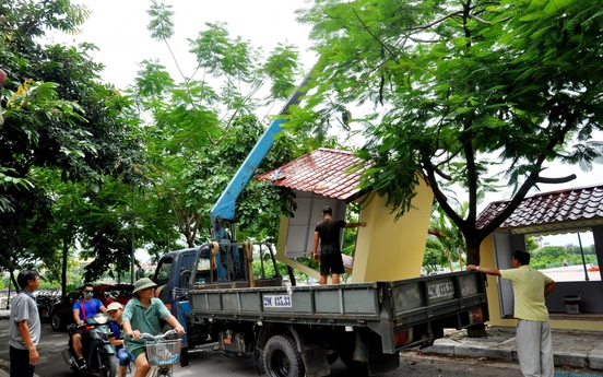 Hà Nội: Tháo dỡ gian hàng và lùi ngày khai trương phố đi bộ Trịnh Công Sơn