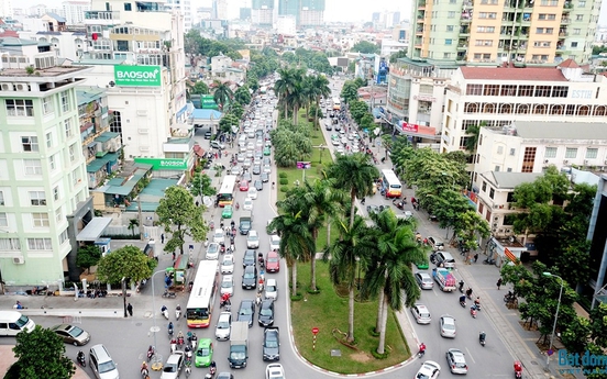 Xén gọn dải phân cách, đường Nguyễn Chí Thanh sắp có bốn làn xe