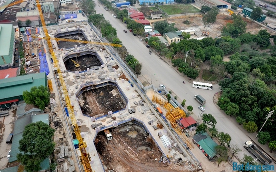 Hà Nội: Gần UBND quận Hoàng Mai, công trình rộng hơn 14.000m2 không phép vẫn xây dựng rầm rộ