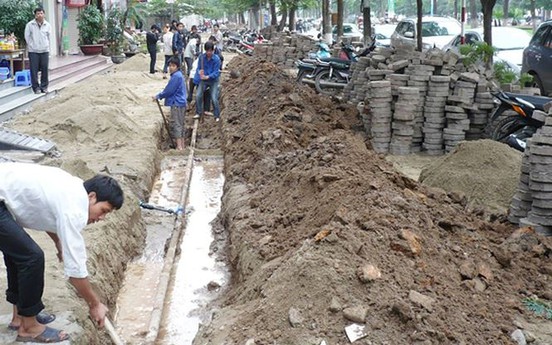Phát triển đô thị Việt Nam và câu chuyện sáng lát vỉa hè, chiều đào lên đặt ống cấp nước