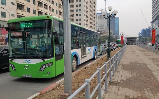 Hà Nội: Xe buýt nhanh chật vật di chuyển trong ngày đầu hoạt động