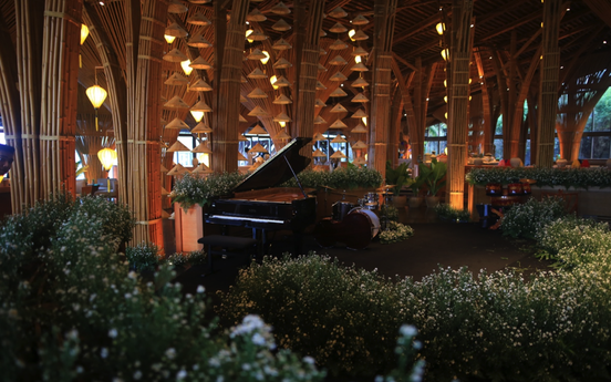 Cây đàn piano 3 tỷ đồng được đặt riêng cho tiệc Đệ nhất Phu Nhân APEC tại Naman Reatreat