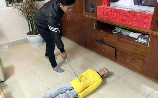 Ai bảo vệ trẻ em?