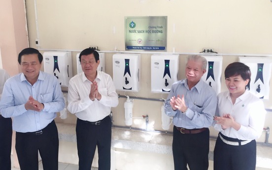 27 trường học tại huyện Tân Trụ, tỉnh Long An được trang bị hàng trăm máy lọc nước mới