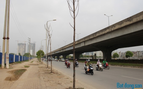Giảm chi phí chăm sóc khiến hàng trăm cây xanh trên đường Nguyễn Xiển chết khô?