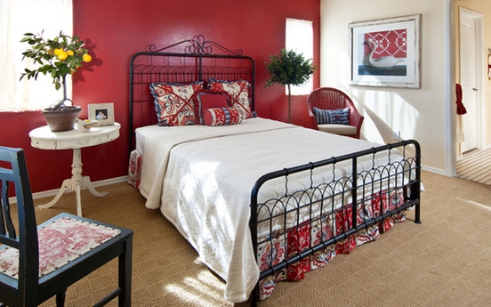 15 mẫu trang trí nội thất phòng ngủ đón Tết đẹp với tông màu đỏ