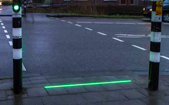 Hà Lan phát minh đèn giao thông cho người "nghiện smarphone"