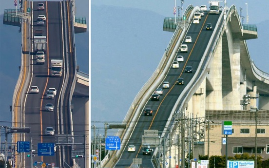 Choáng với thiết kế “tàu lượn” của cây cầu vượt ở Nhật Bản