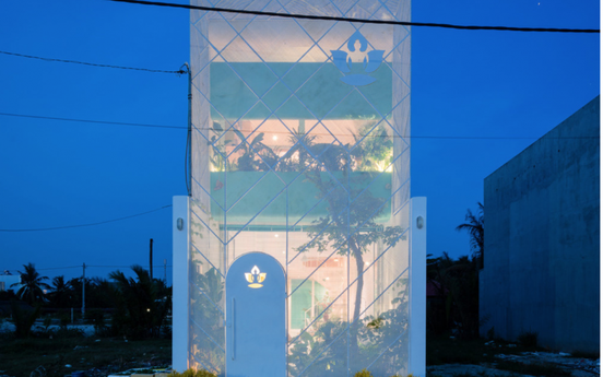 Căn nhà phố Sài Gòn với mặt tiền "mờ ảo" nhìn xuyên thấu