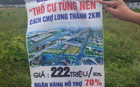 Cắm biển khuyến cáo không mua bán đất nền quanh sân bay Long Thành