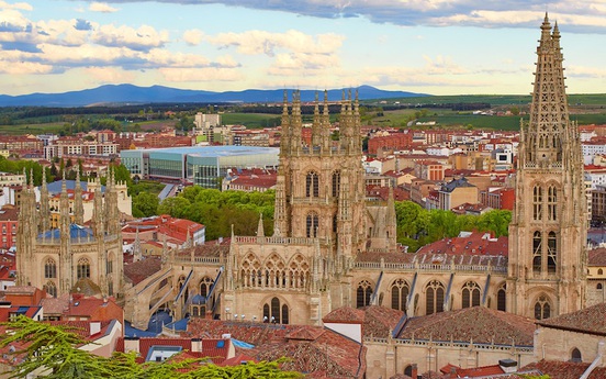 10 nhà thờ phong cách Gothic đẹp nhất châu Âu