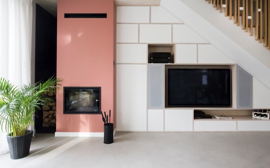 Mẫu thiết kế nội thất Scandinavia với điểm nhấn màu hồng và xanh
