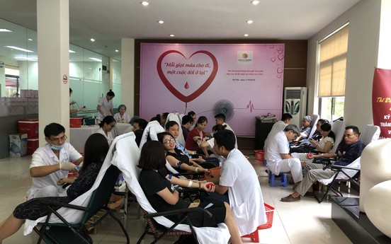 Hơn 300 người tham gia chương trình "Mỗi giọt máu, một tấm lòng"