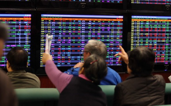 TTCK ngày 1/3: Cổ phiếu tăng giá rơi vào tầm ngắm chốt lời