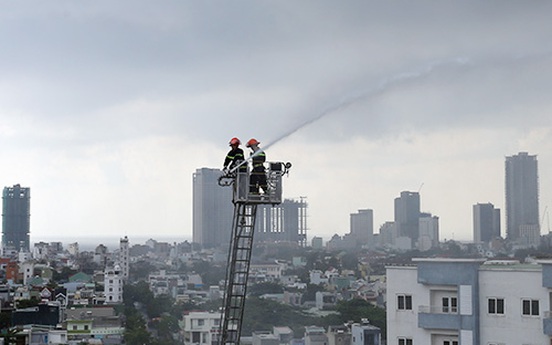 Đà Nẵng: Dân chung cư sơ tán vì cháy căn hộ tầng 12
