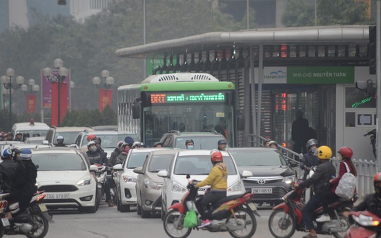 Xe bus Hà Nội chưa hút khách do ùn tắc giao thông, giá vé chưa linh hoạt