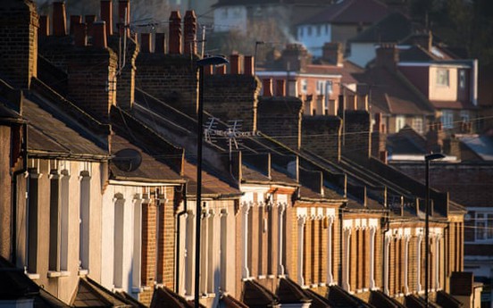 Mặc nền kinh tế gặp khó khăn, thị trường nhà ở tại Anh vẫn tăng giá