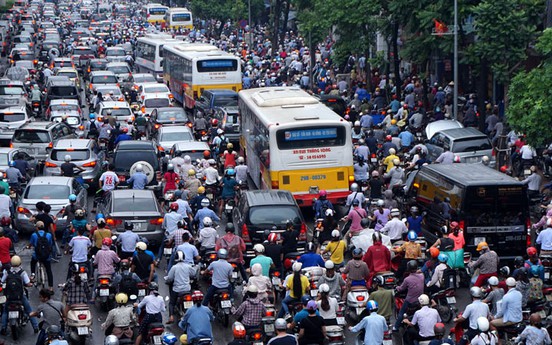 Cấm xe máy theo giờ trên phố: Có kịp lộ trình?