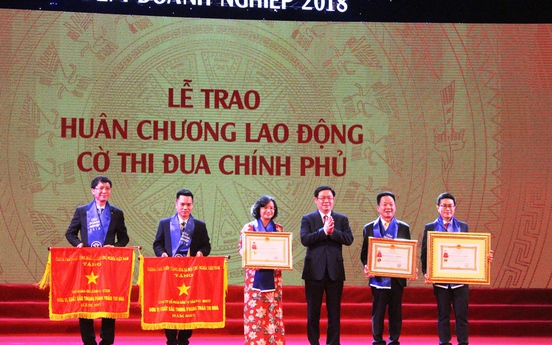 Văn Phú – Invest được tôn vinh tại Đêm Doanh Nghiệp 2018