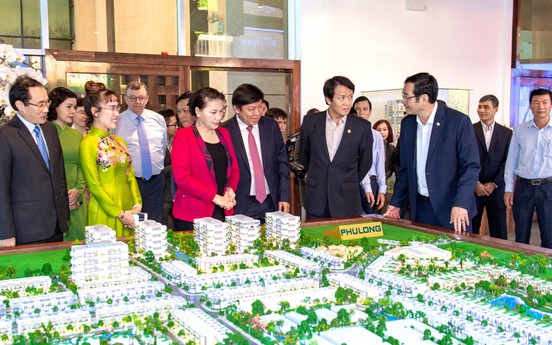 Chủ tịch Quốc Hội “xông đất” sàn giao dịch bất động sản của Phú Long