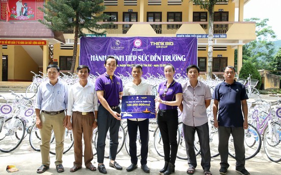 Doanh nhân Nguyễn Mạnh Hà trao tặng gần 1,5 tỷ đồng cho trẻ em Yên Bái