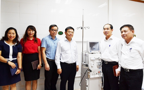 Vietcombank tài trợ máy lọc thận cho Bệnh viện Xanh Pôn