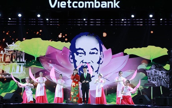 Vận dụng tư tưởng Hồ Chí Minh trong công tác cán bộ tại Vietcombank