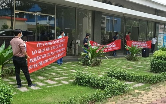 Khách hàng, doanh nghiệp kêu cứu vì hoãn thi hành án ở Green Town Bình Tân