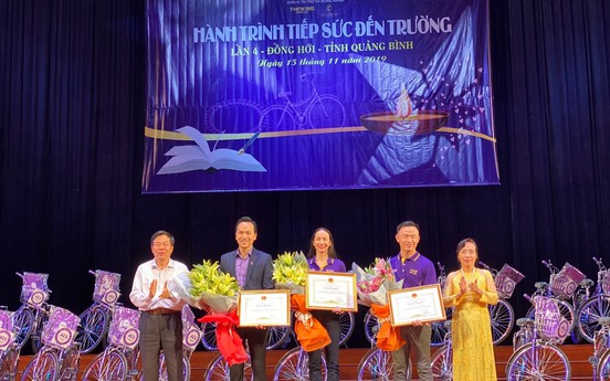 Think Big Group - Lộc Sơn Hà Land và CLB ACE trao học bổng tại Quảng Bình