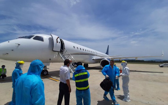 Hòa Phát bao trọn gói chuyến bay đưa 15 chuyên gia đến Dung Quất