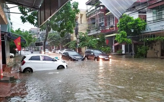 Thái Nguyên ngập kỷ lục: Nhiều nhà cửa, ô tô bị nước nhấn chìm