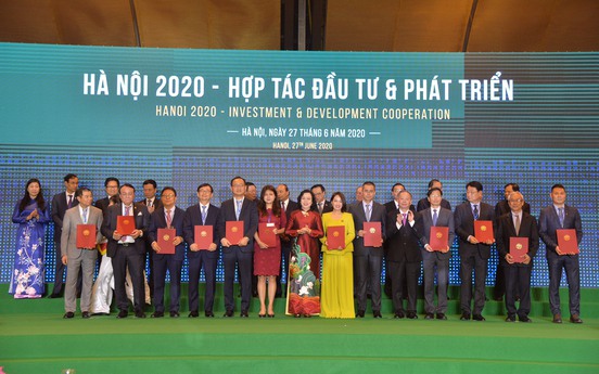 Hà Nội trao quyết định chủ trương đầu tư cho 229 dự án với tổng vốn 17,6 tỷ USD