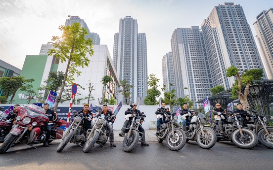 Ngắm dàn xế khủng Harley-Davidson cùng soái ca cool ngầu ngay trung tâm Hà Nội