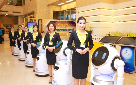 Có hay không việc cắt giảm nhân sự khi đưa Robot vào phục vụ khách hàng?