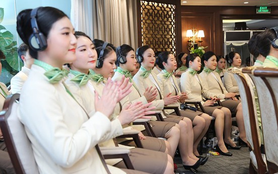 Ngắm dàn tiếp viên Bamboo Airways được ông Trịnh Văn Quyết cho “lên sóng"