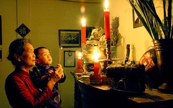 Không gian văn hóa thờ trong ngôi nhà Việt