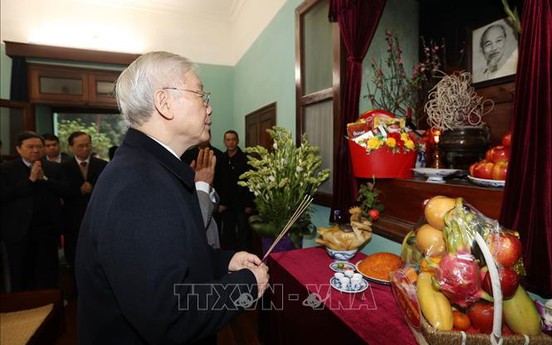 Tổng Bí thư, Chủ tịch nước dâng hương tưởng niệm Chủ tịch Hồ Chí Minh tại Nhà 67