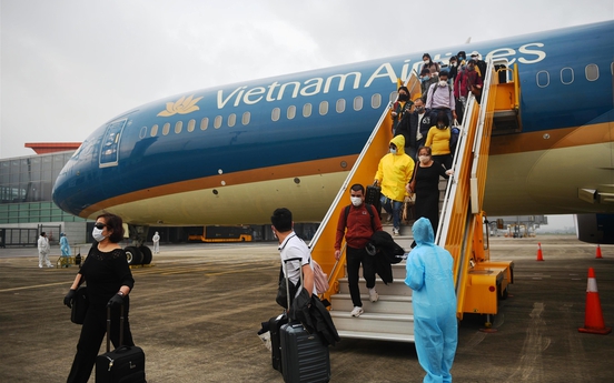 Hơn 500 người Việt từ tâm dịch châu Âu về sân bay Vân Đồn