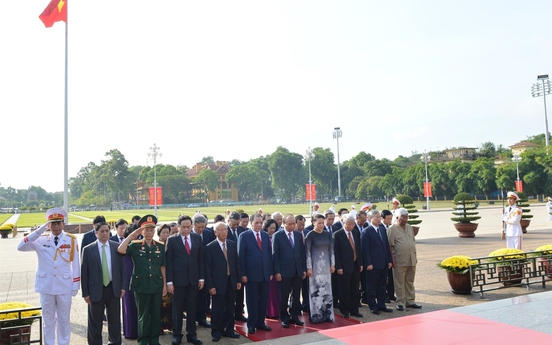 Lãnh đạo Đảng, Nhà nước viếng Chủ tịch Hồ Chí Minh, tưởng niệm anh hùng liệt sỹ