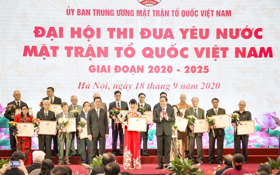 Chủ tịch HĐQT TNG Holdings Vietnam nhận bằng khen của Ủy ban TƯ MTTQ Việt Nam