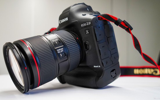 EOS-1D X Mark III: Máy ảnh cao cấp nhất của Canon