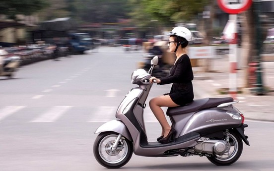 Những sai lầm tai hại của phụ nữ khi đi xe máy