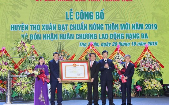 Thọ Xuân (Thanh Hóa) nhận quyết định đạt chuẩn nông thôn mới 2019