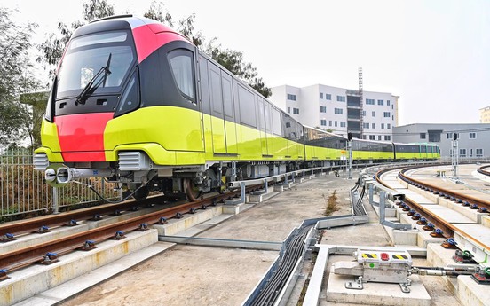 Chạy thử nghiệm đoàn tàu đầu tiên tuyến metro Nhổn - ga Hà Nội
