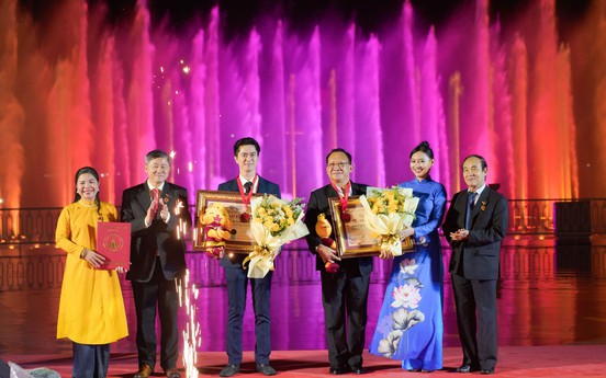 Van Phuc Group xác lập 2 kỷ lục tại Lễ khánh thành quảng trường nhạc nước lớn nhất Việt Nam