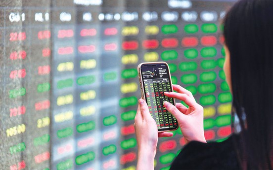 VN-Index quay lại mốc 1.100 điểm, cổ phiếu BĐS phân hóa mạnh trong tuần 18 - 22/12
